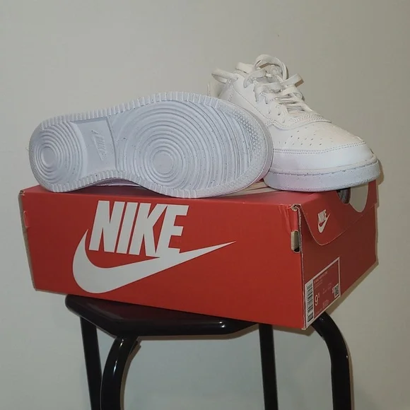 Sneakers 👟 - Picture 3 of 5